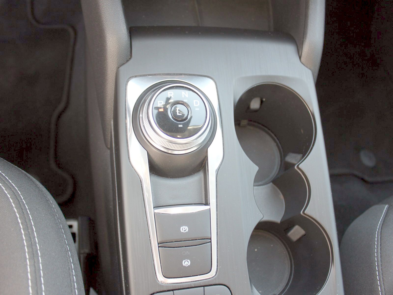 Fahrzeugabbildung Ford Kuga Plug-In Hybrid Cool & Connect 2,5 Duratec