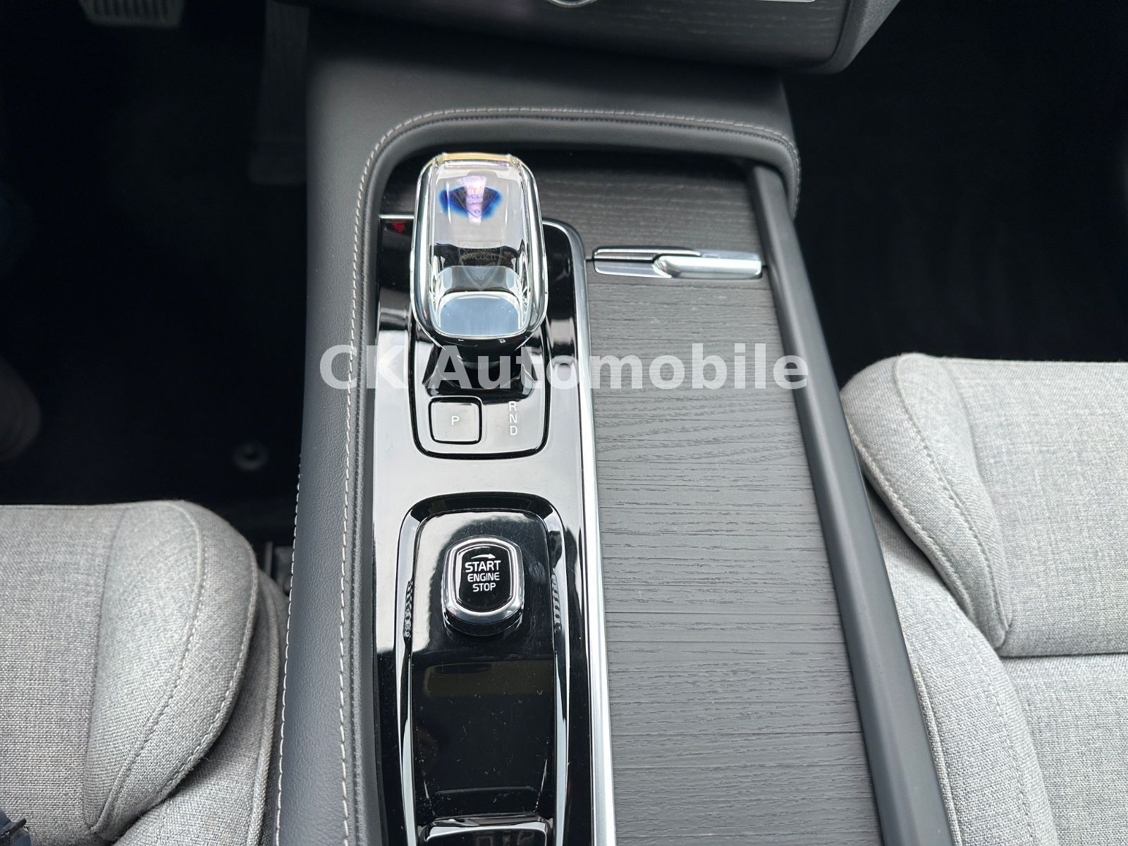 Fahrzeugabbildung Volvo XC90 T8 Ultimate Dark AWD/7 Sitze/Head-Up/LED