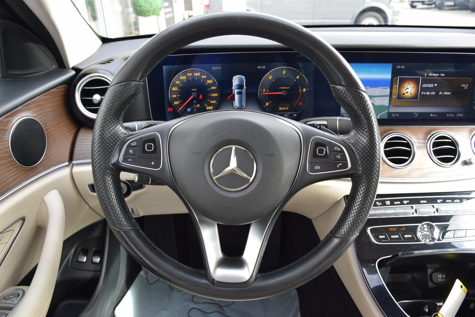 Mercedes-Benz E 220 d T-Modell Avantgarde LED KAMERA AHK SHZ