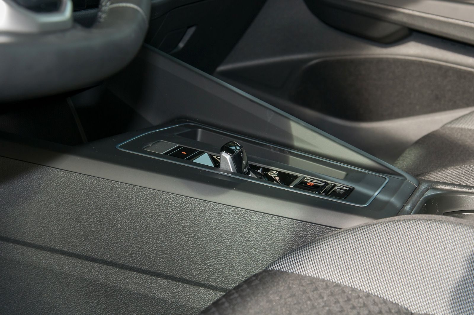 Fahrzeugabbildung Volkswagen Golf VIII 1.5 eTSI Active Alu LED Navi Sitzh. Ka