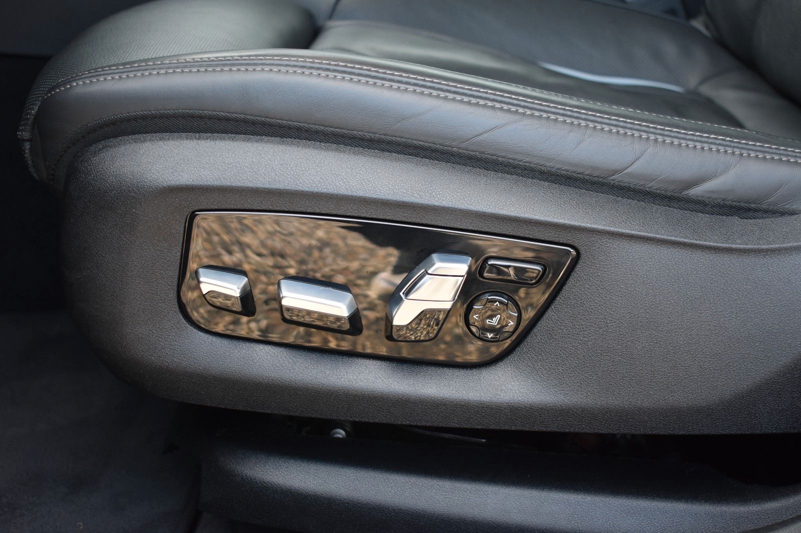 Fahrzeugabbildung BMW 630d GT xDrive Luxury Inegral Massage B&W Pan TV