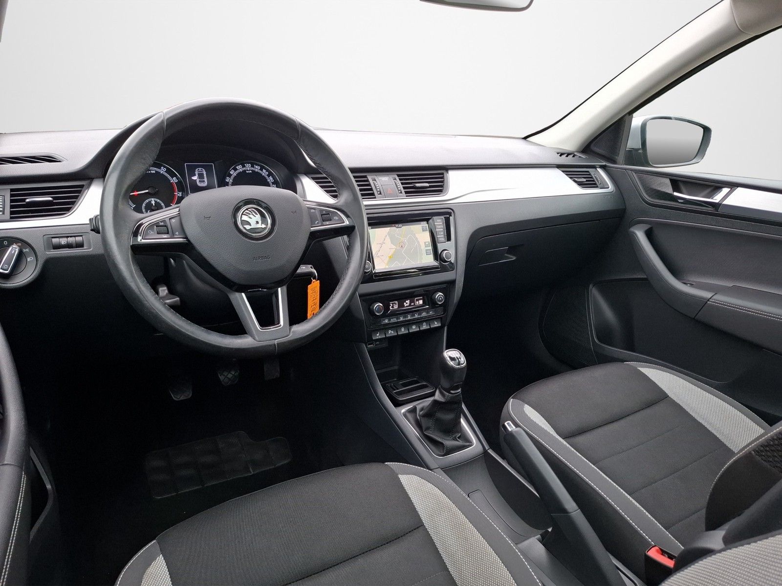SKODA Rapid Spaceback 1.0 TSI Scout KLIMA / NAVI / PAN - Image 10