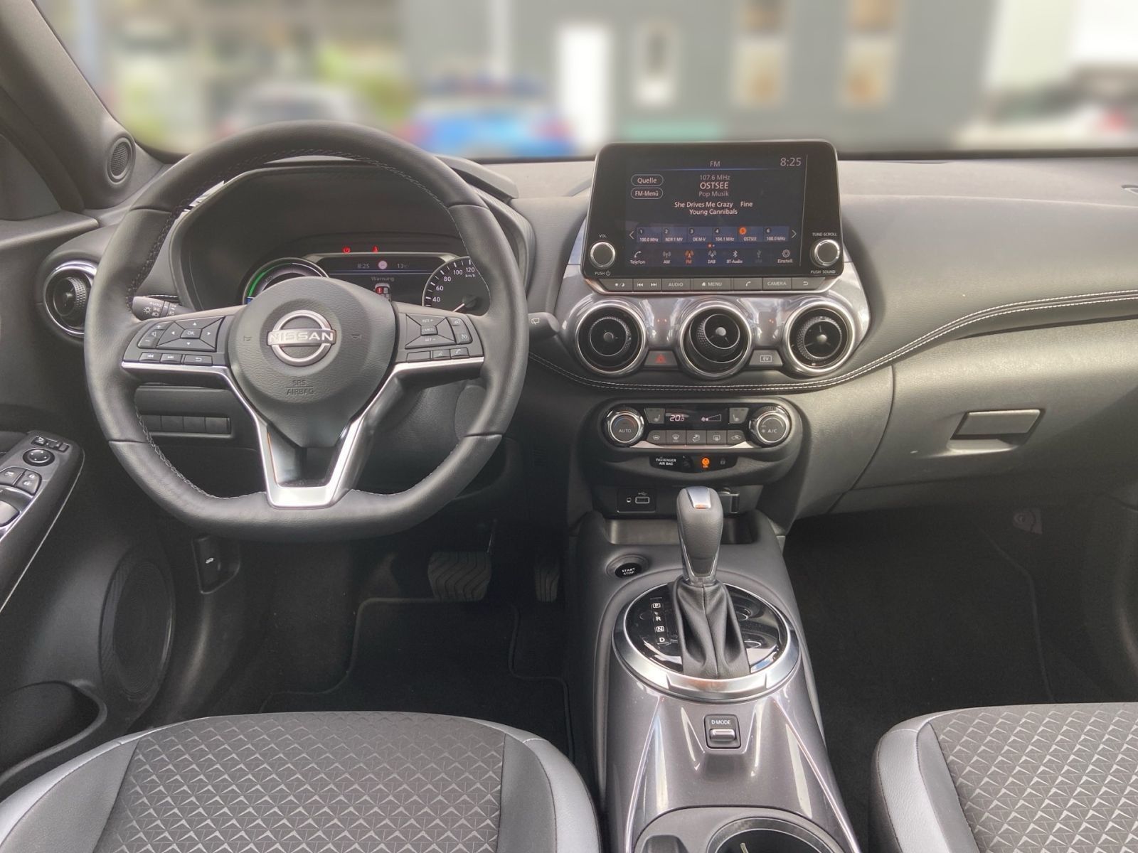 Fahrzeugabbildung Nissan JUKE 1.6 HYBRID 143 PS 4AMT N-CONNECTA Winter