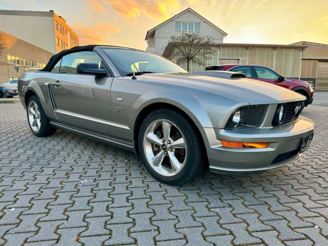 Ford Mustang 4.6 V8 Cabrio Automatik - LEDER + NAVI