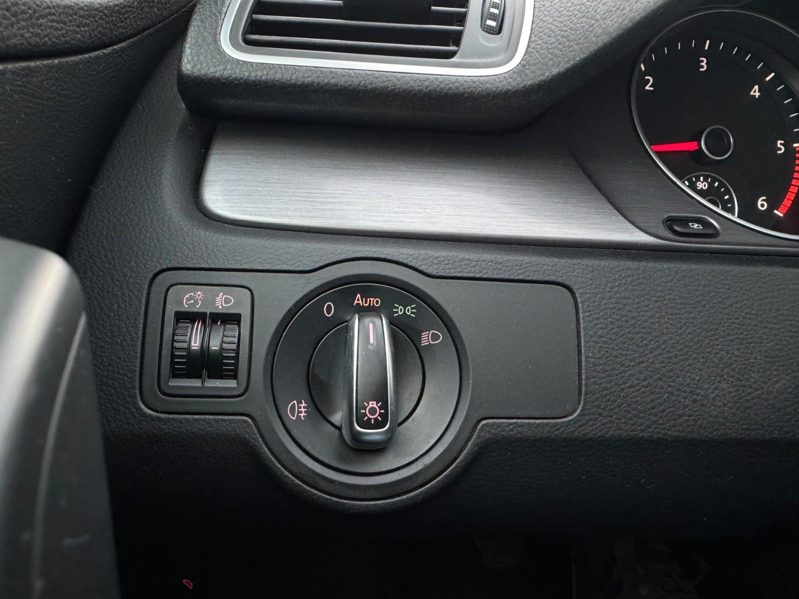 Volkswagen Passat 2011 — photo 22