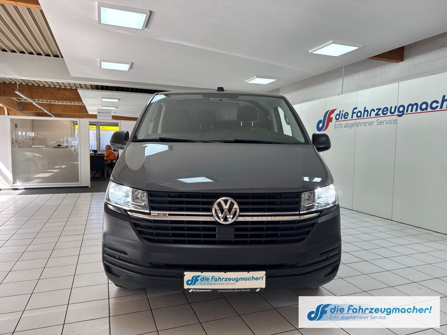 Fahrzeugabbildung Volkswagen Transporter T6.1 Kasten 4MOTION AHK DAB Induktio