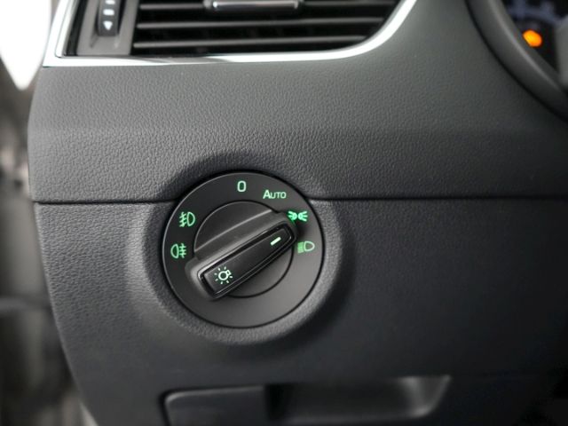 Octavia COMBI AMBITION TDI+NAVI+SITZHEIZUNG+PARK