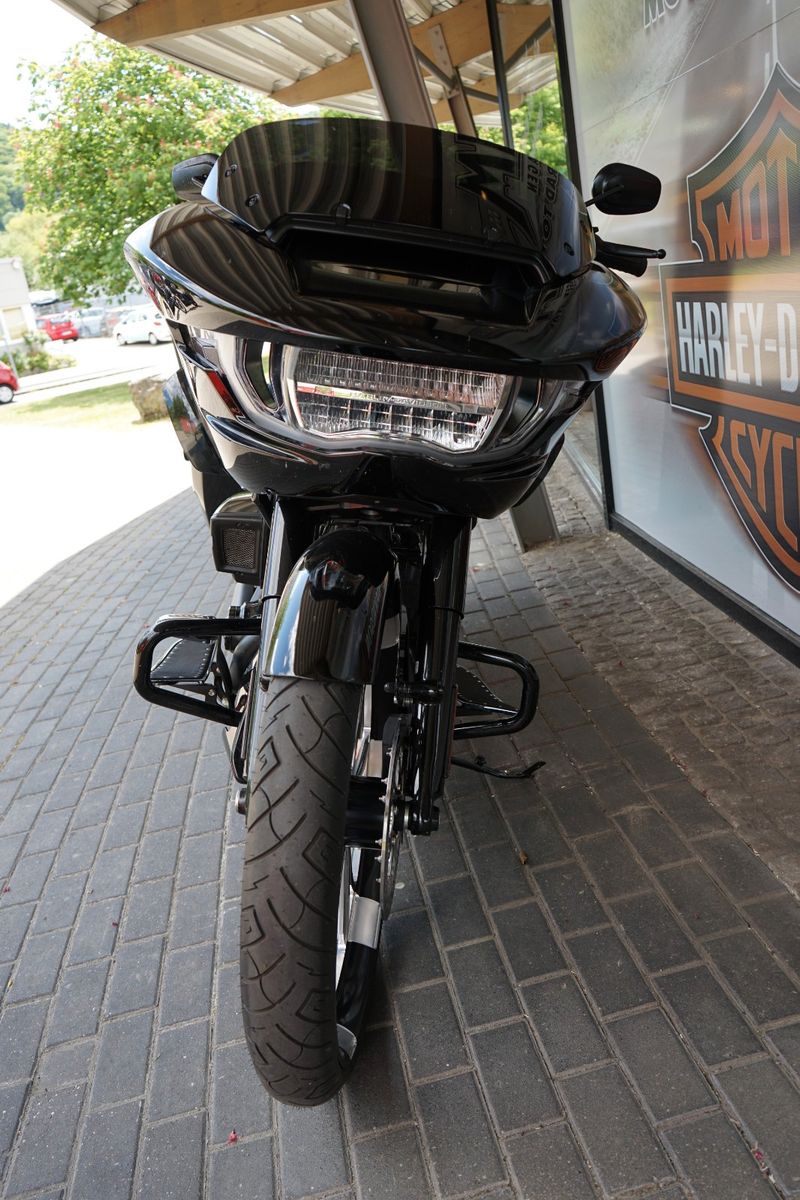 Fahrzeugabbildung Harley-Davidson Road Glide FLTRX 117 mit 26" Vorderrad JEKILL