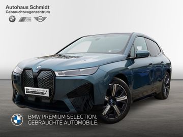 BMW Leasing Angebot: BMW iX xDrive50 636 € netto Leasing o. AZ + 1500 € L