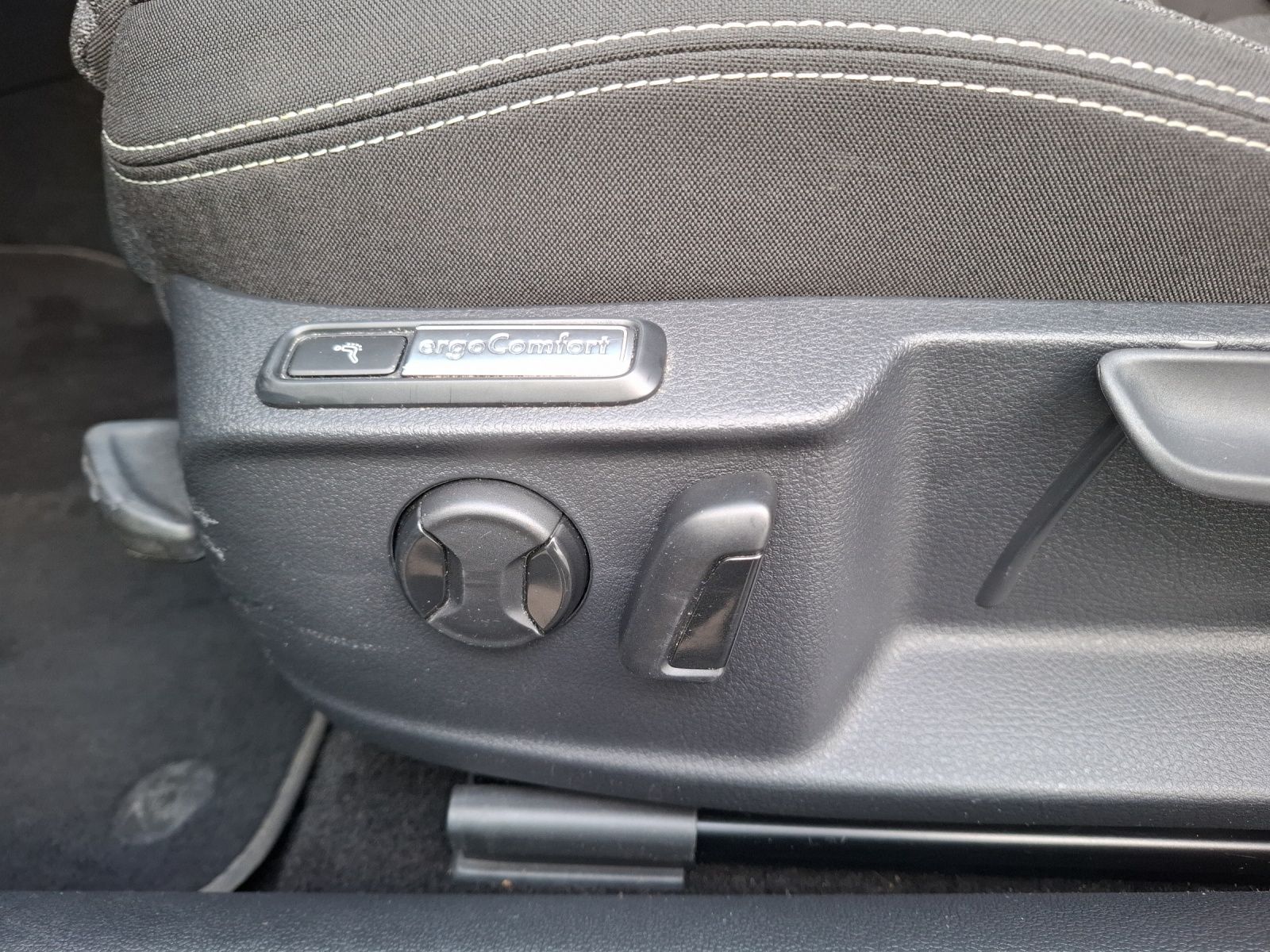 Fahrzeugabbildung Volkswagen Passat Variant TSI Business DSG Matrix Navi ACC