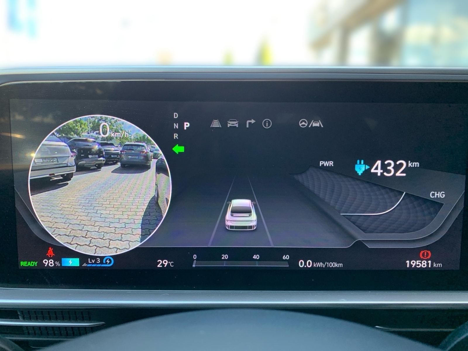 Fahrzeugabbildung Hyundai IONIQ 6 Techniq Elektro 4WD 77,4 kWh Park-Paket