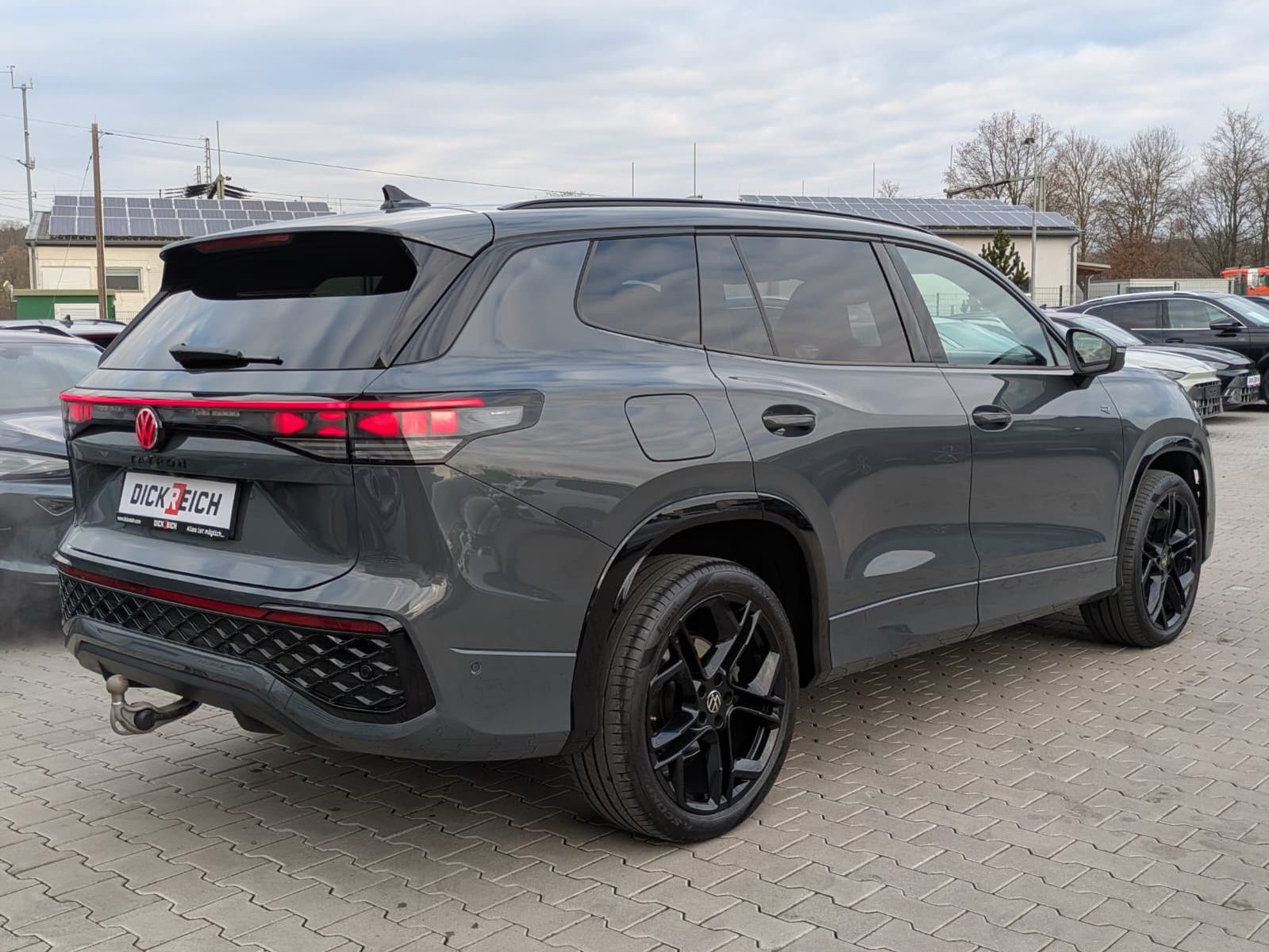 Fahrzeugabbildung Volkswagen Tayron 2.0 TDI 4M R-Line BLACK*7Si*MATRIX*PANO