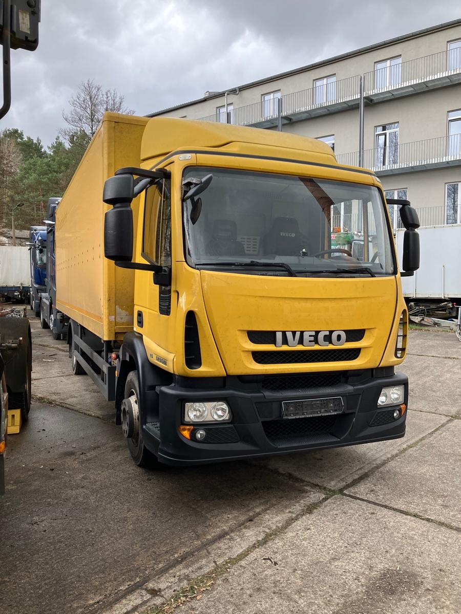 Iveco 120E28 Koffer