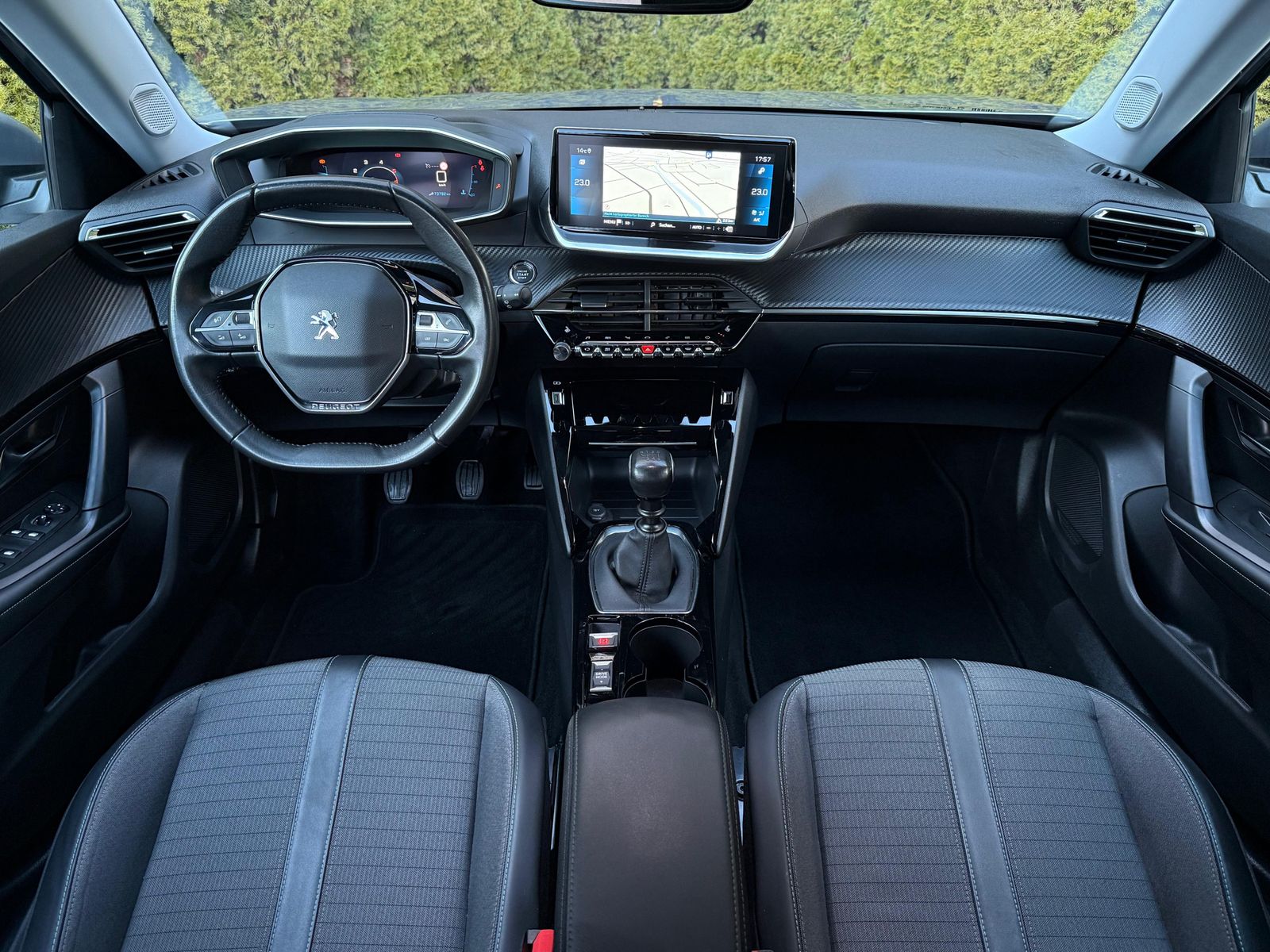 Fahrzeugabbildung Peugeot 2008 1.5 BlueHDI Allure Pack LED+NAV+SHZ+KAM+DAB
