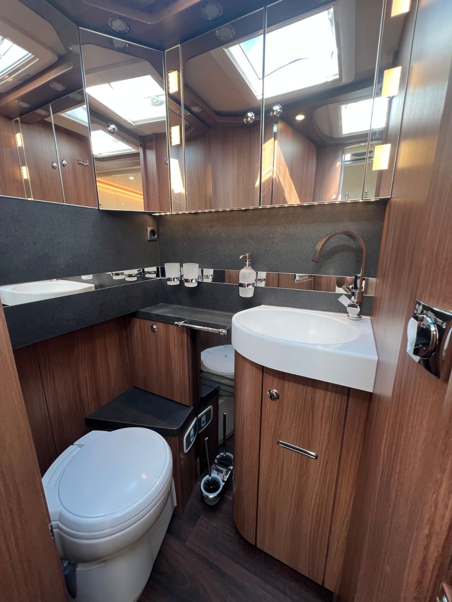 Fahrzeugabbildung Carthago chic e-line 50 LE DA / Mecedes Benz Sprinter