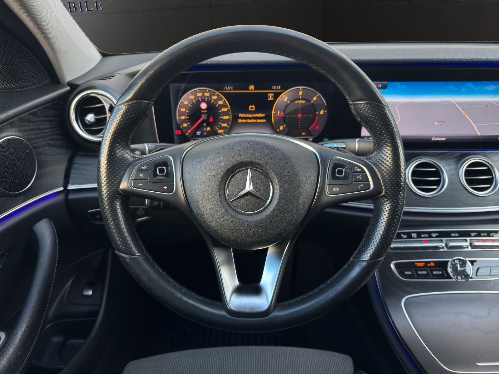 Fahrzeugabbildung Mercedes-Benz E 220d Lim. Pano/Widescreen/Kamera/MBeam