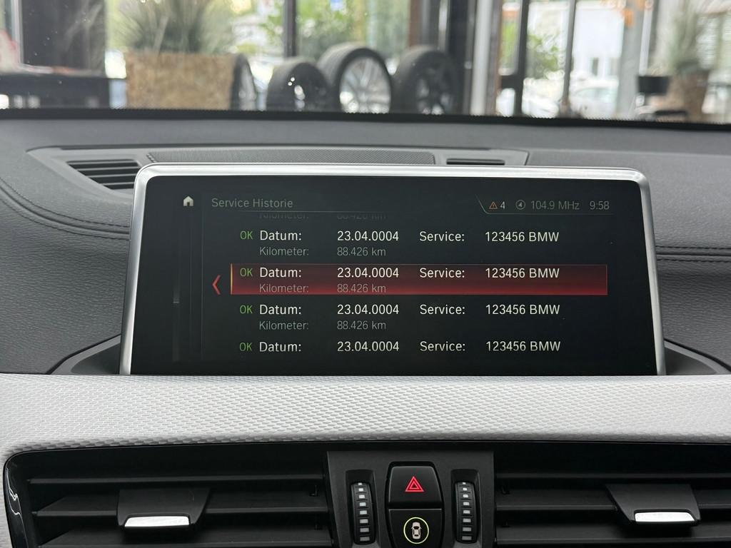 BMW X2 18iA sDrive M Sport, LED, Pano, HUD, Kamera