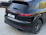 Porsche Cayenne E-Hybrid/Pano/360°/Luft/AHK/22ZollAlu - Porsche: 3.2
