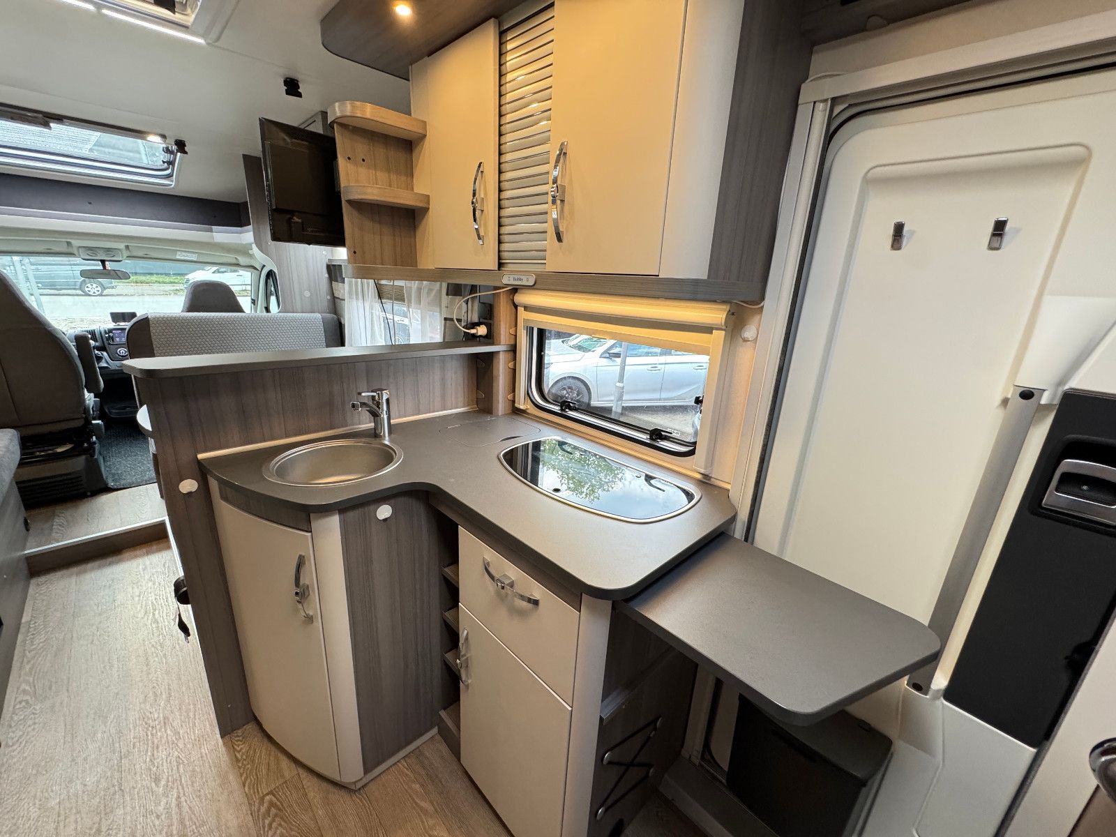 Fahrzeugabbildung Hobby T 65 HKM OPTIMA ON TOUR IC-LINE MAXXAIR BEARLOCK