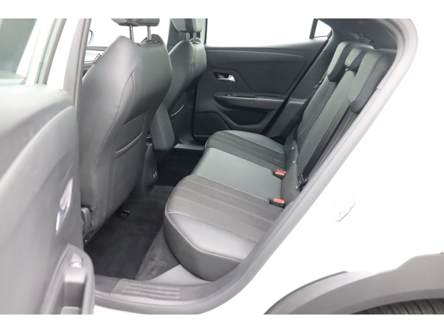 Fahrzeugabbildung Opel Mokka-e Elegance Totwinkelass Digi Cockpit Kamer