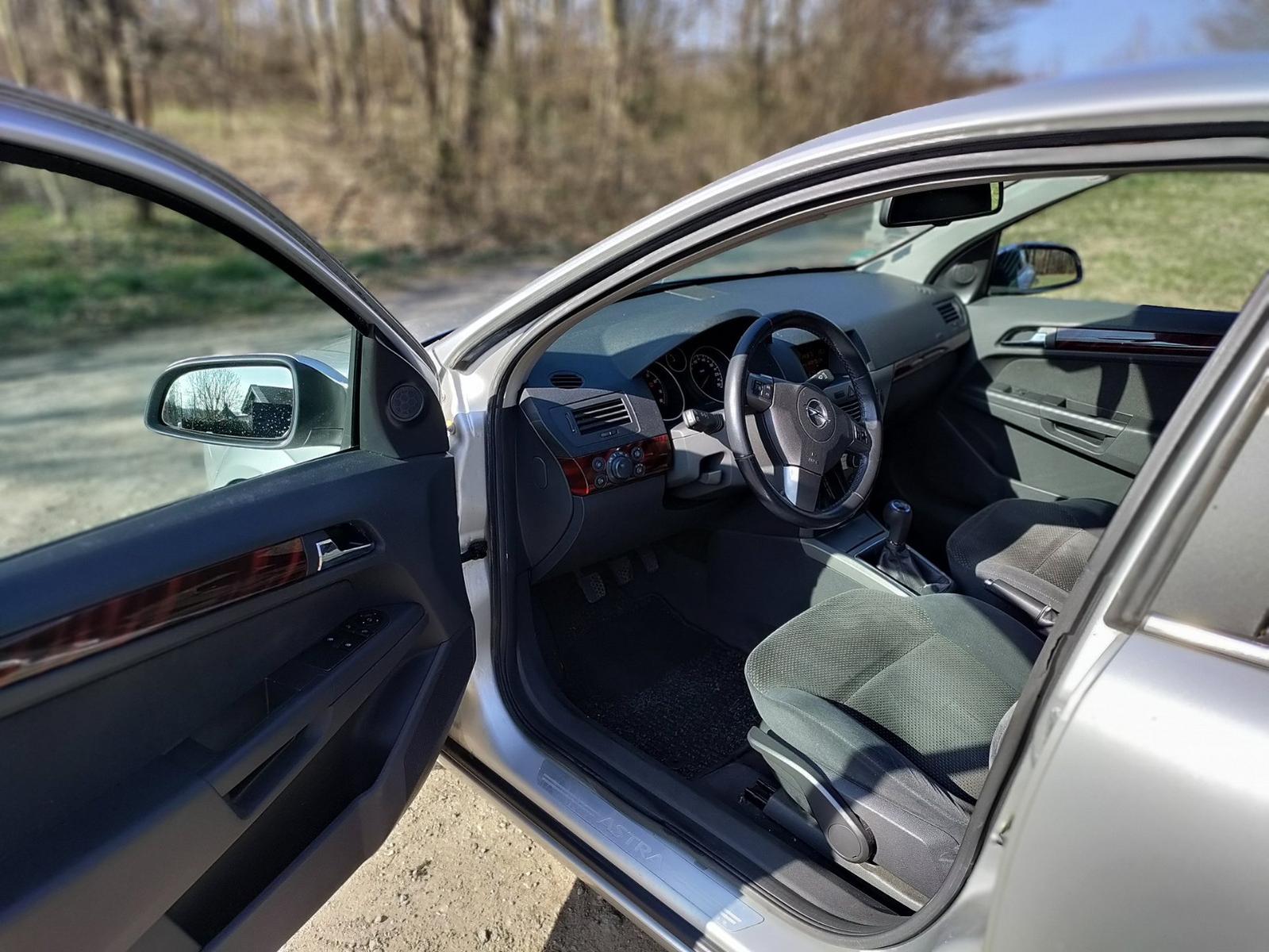 Opel Astra 2004 — photo 5