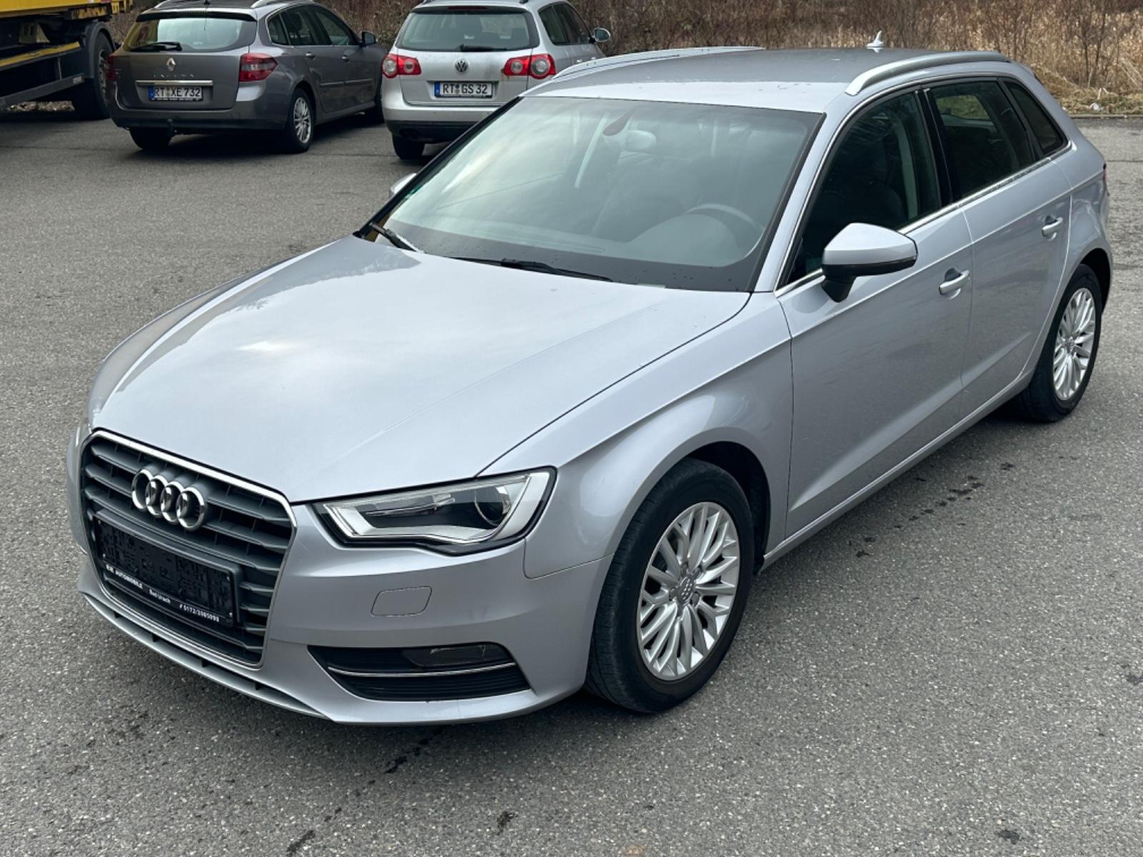 Audi A3 Sportback ambiente S-Tronic Bi-Xenon Tempo