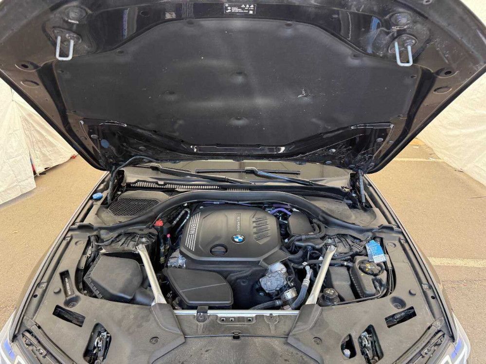 Fahrzeugabbildung BMW 520d T AT8 LASER/HUD/H&K/LEDER/SHZ/RFK/AHK