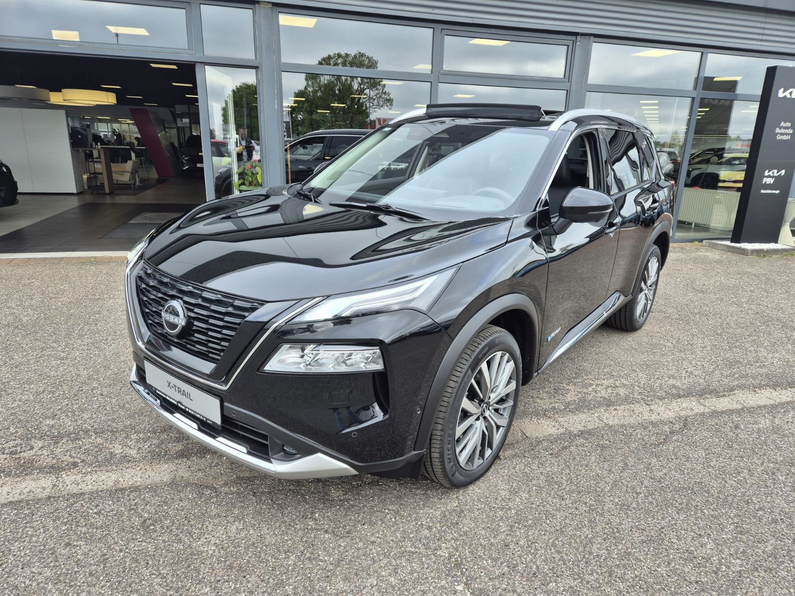 Nissan X-TRAIL 1.5 E-4ORCE 213 PS 4x4 Tekna+ 7 Sitzer imagem 2