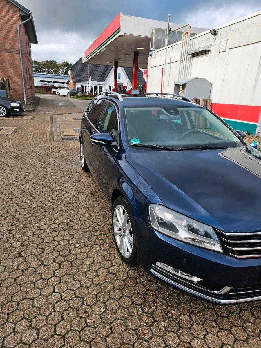 Volkswagen Passat 2012 — interior