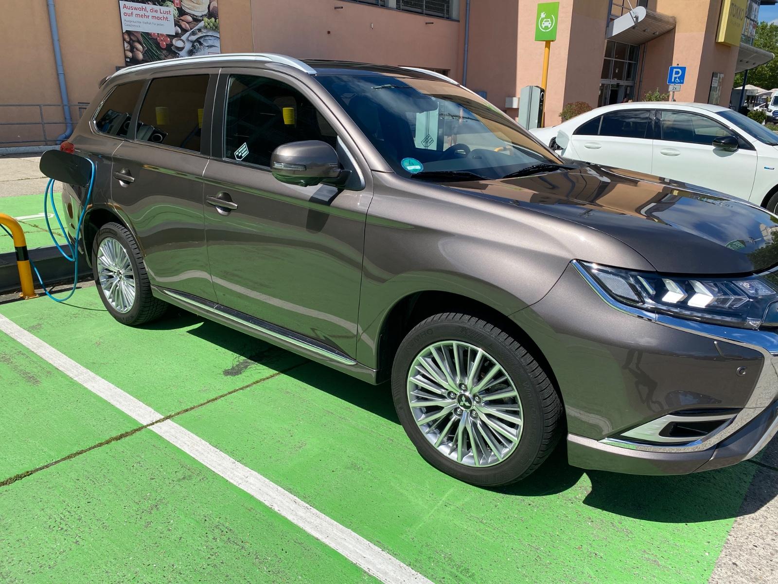 Mitsubishi Plug-in Hybrid Outlander