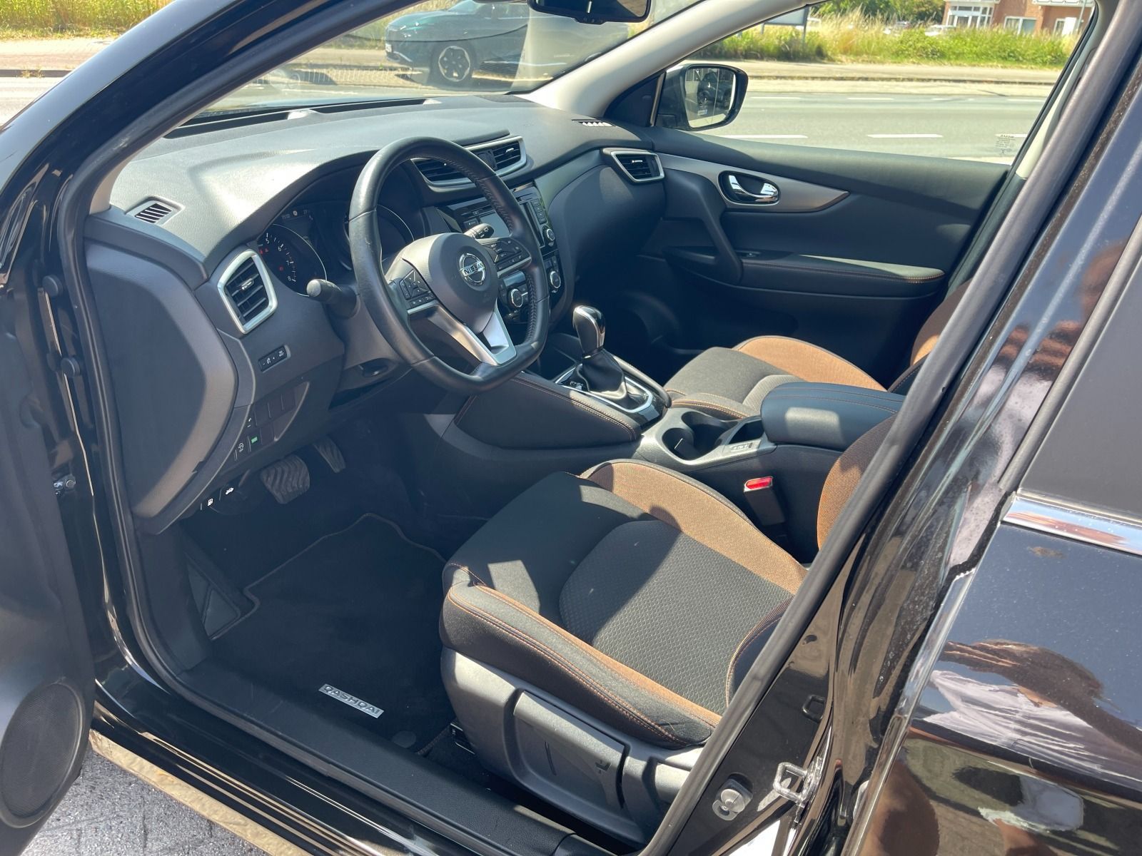 Fahrzeugabbildung Nissan Qashqai 1.3 DiG-T N-Motion 1. Hand/AHK/Pano/360°