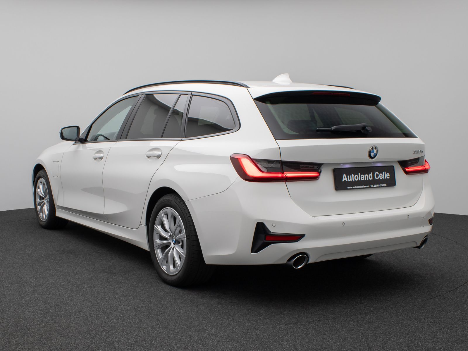 Fahrzeugabbildung BMW 330e Panorama Laser HUD DAB H/K Komfort Alarm