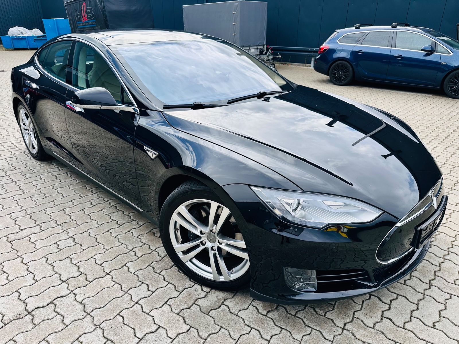 TESLA Model S
