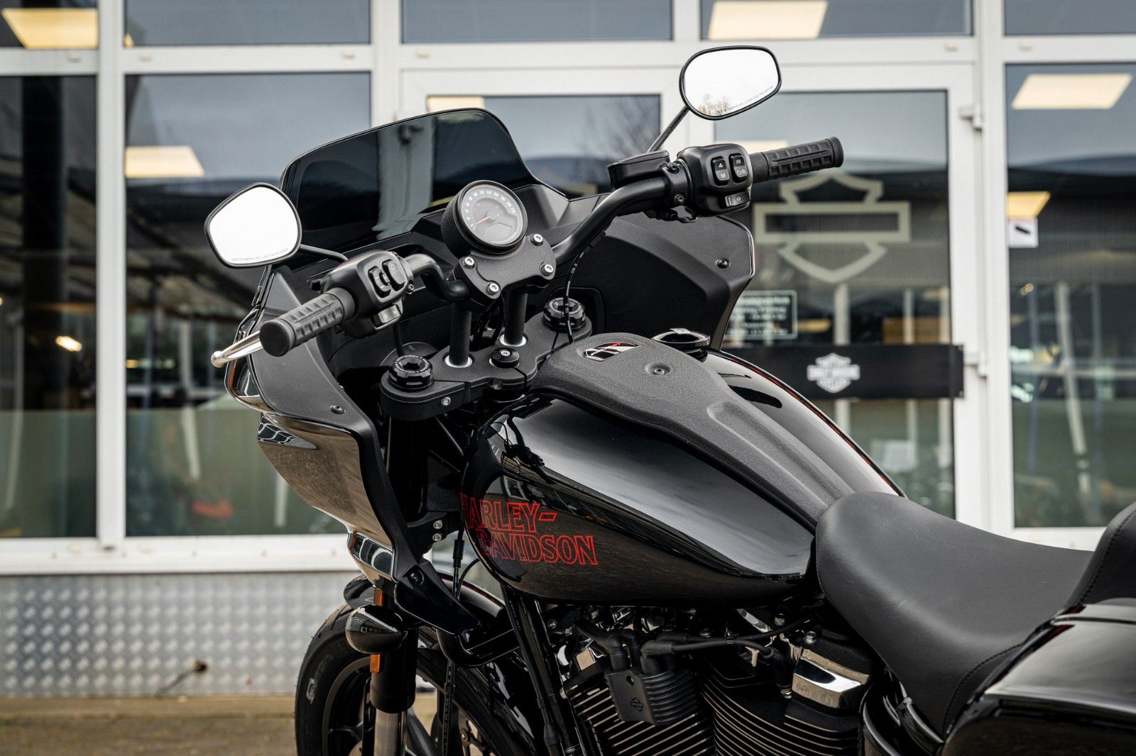 Fahrzeugabbildung Harley-Davidson FXLRST LOW RIDER ST 117 MY25 - RockfordFosgate