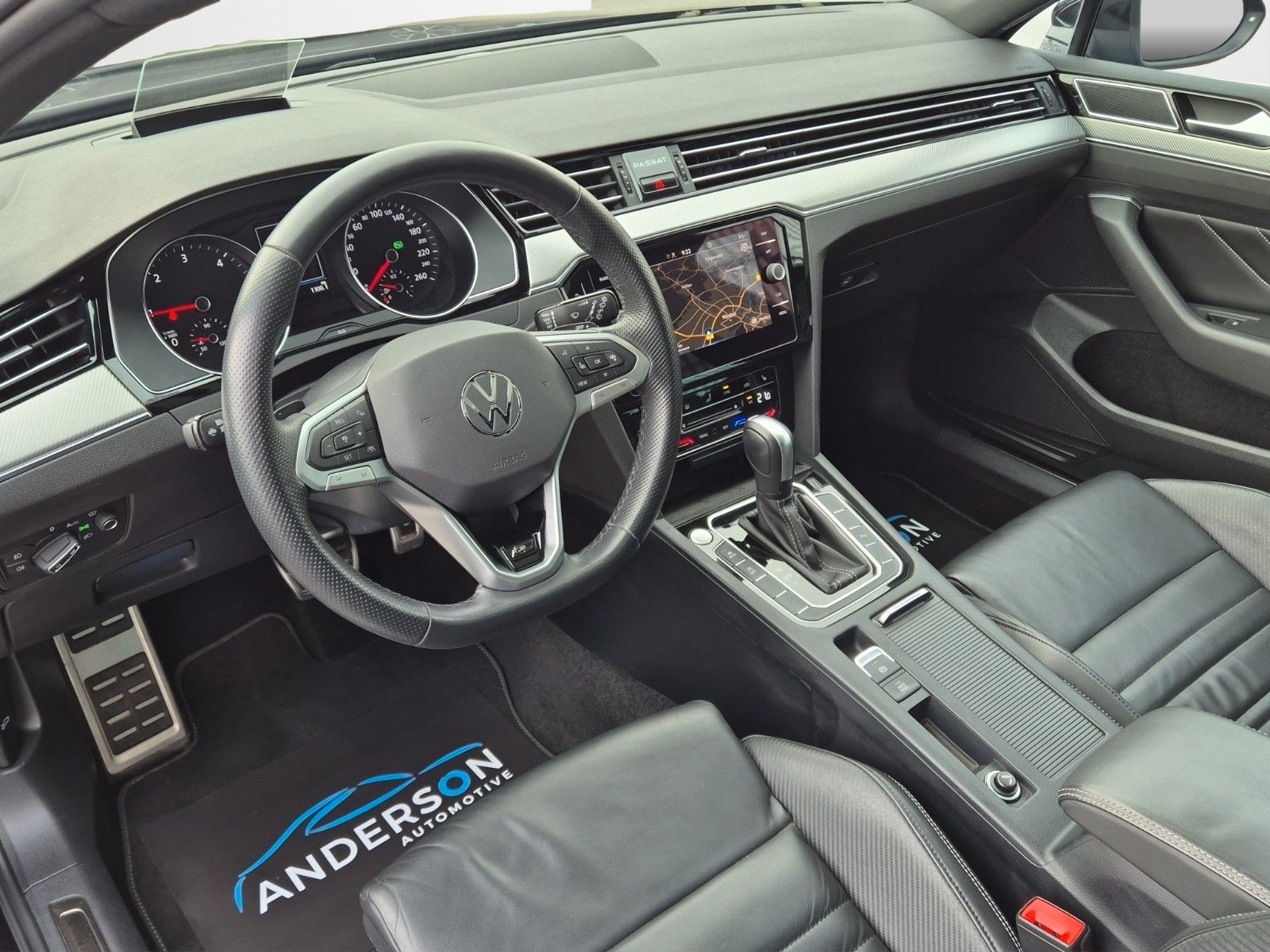 Fahrzeugabbildung Volkswagen PASSAT VAR. 2.0 TDI R-LINE 19" HUD KAM AHK PANO