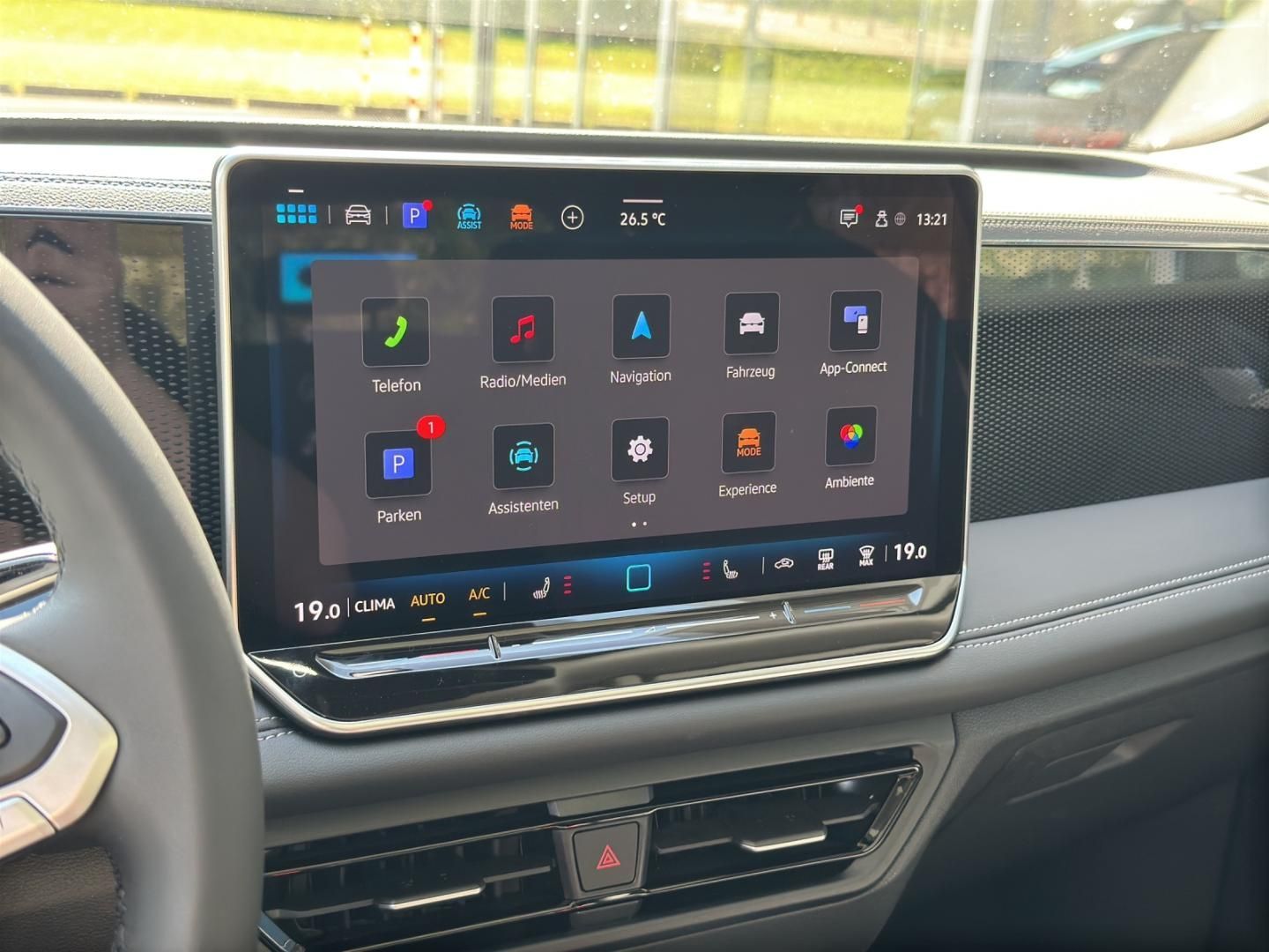 Fahrzeugabbildung Volkswagen Tiguan 1.5 eTSI W Life AHK,HUD,Kamera,LED,Matrix
