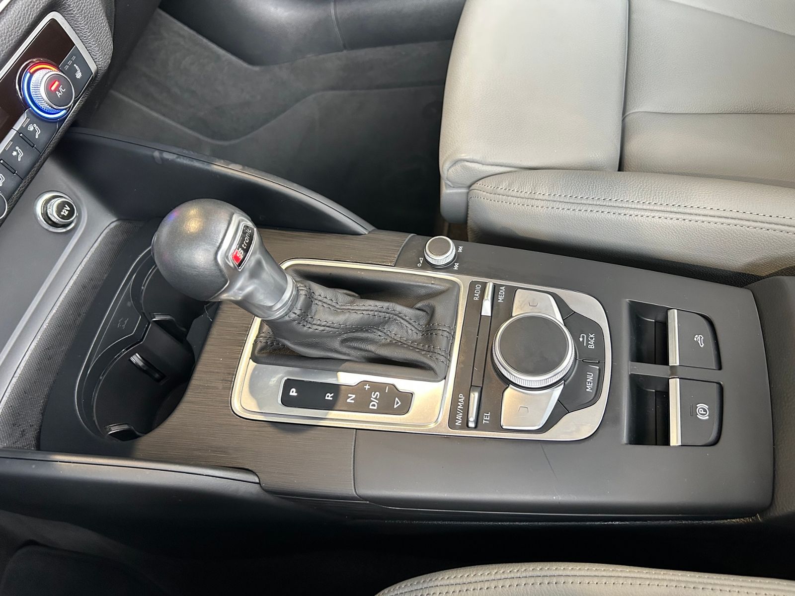 Fahrzeugabbildung Audi A3 Cabriolet 35 TFSI design XEN NAV SHZ 17"