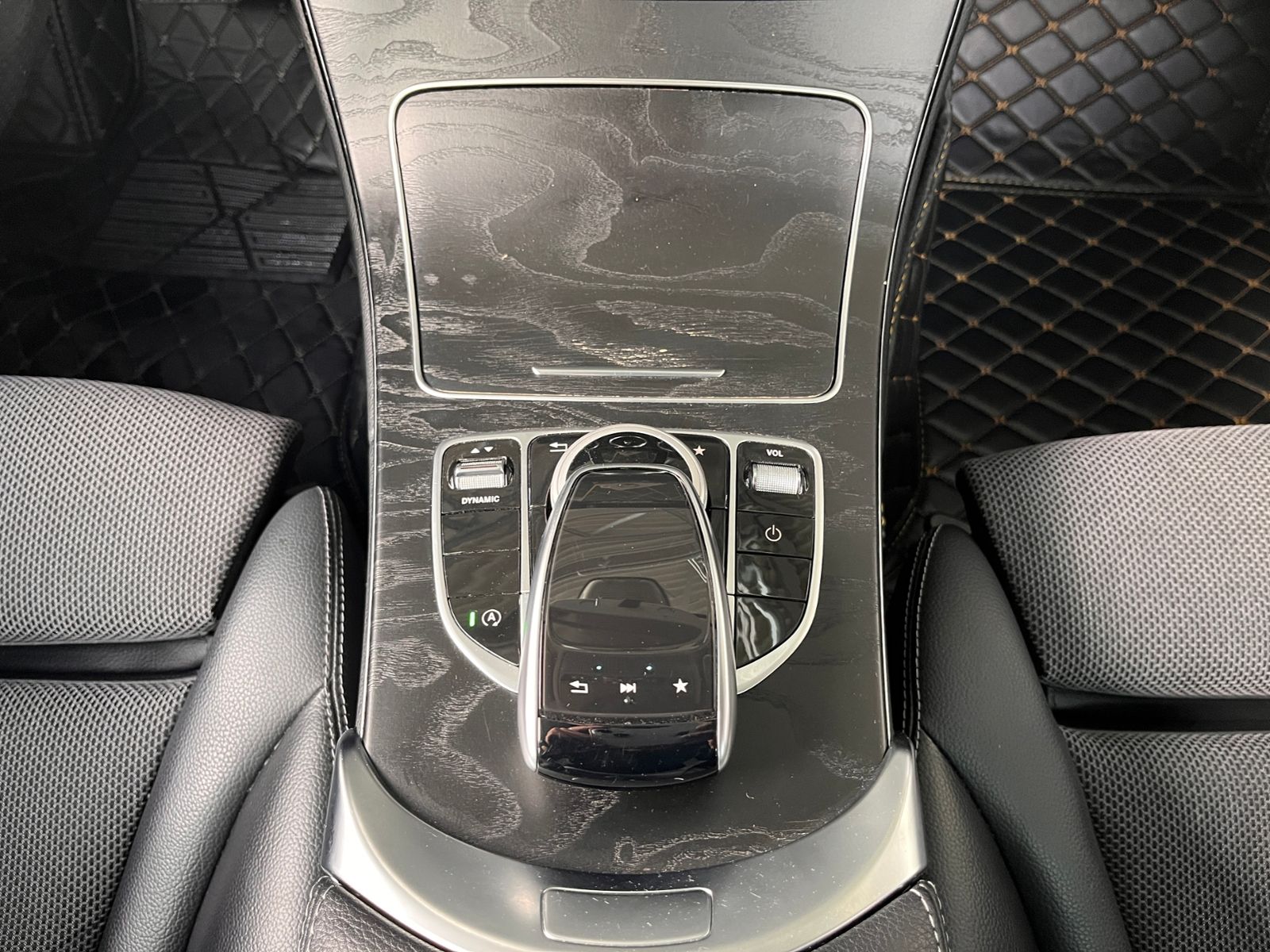 Fahrzeugabbildung Mercedes-Benz C 200 9G-TRONIC AMG Line NAVI LED