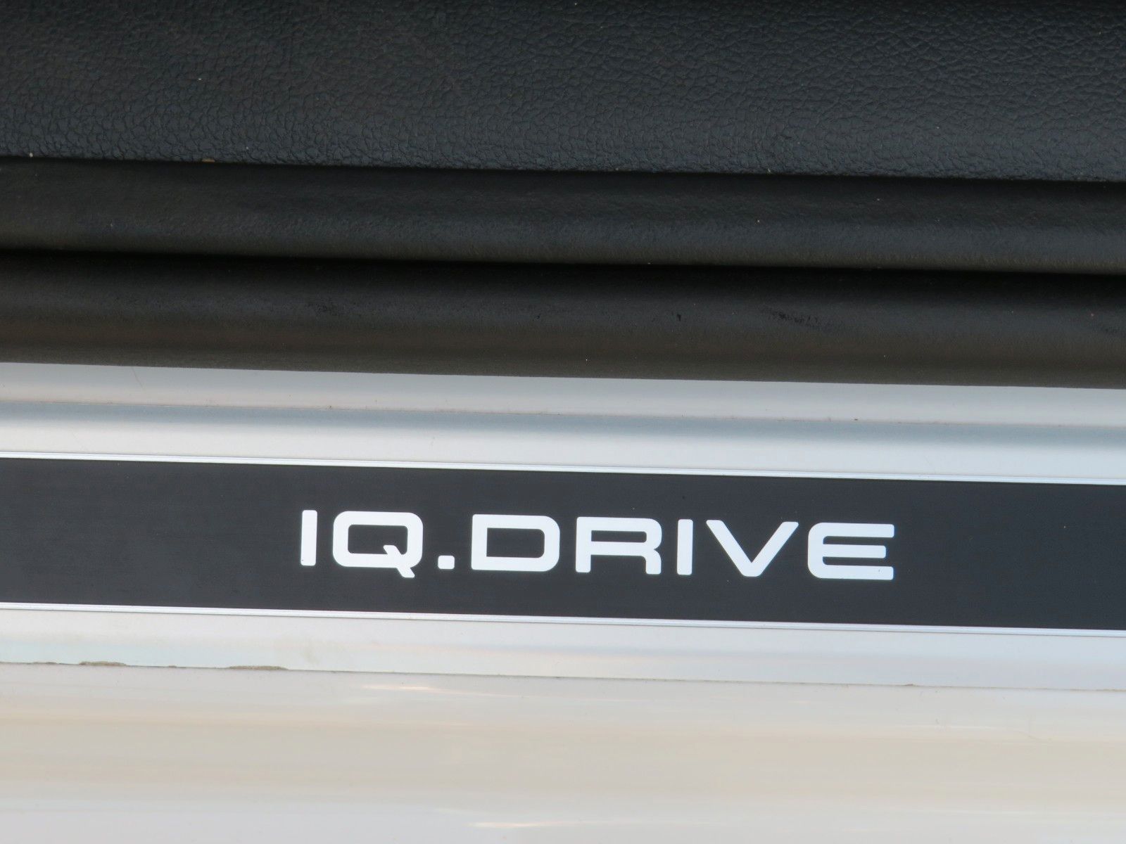 Fahrzeugabbildung Volkswagen up! IQ.DRIVE CNG 16ZOLLPDC GRA 1.HAND