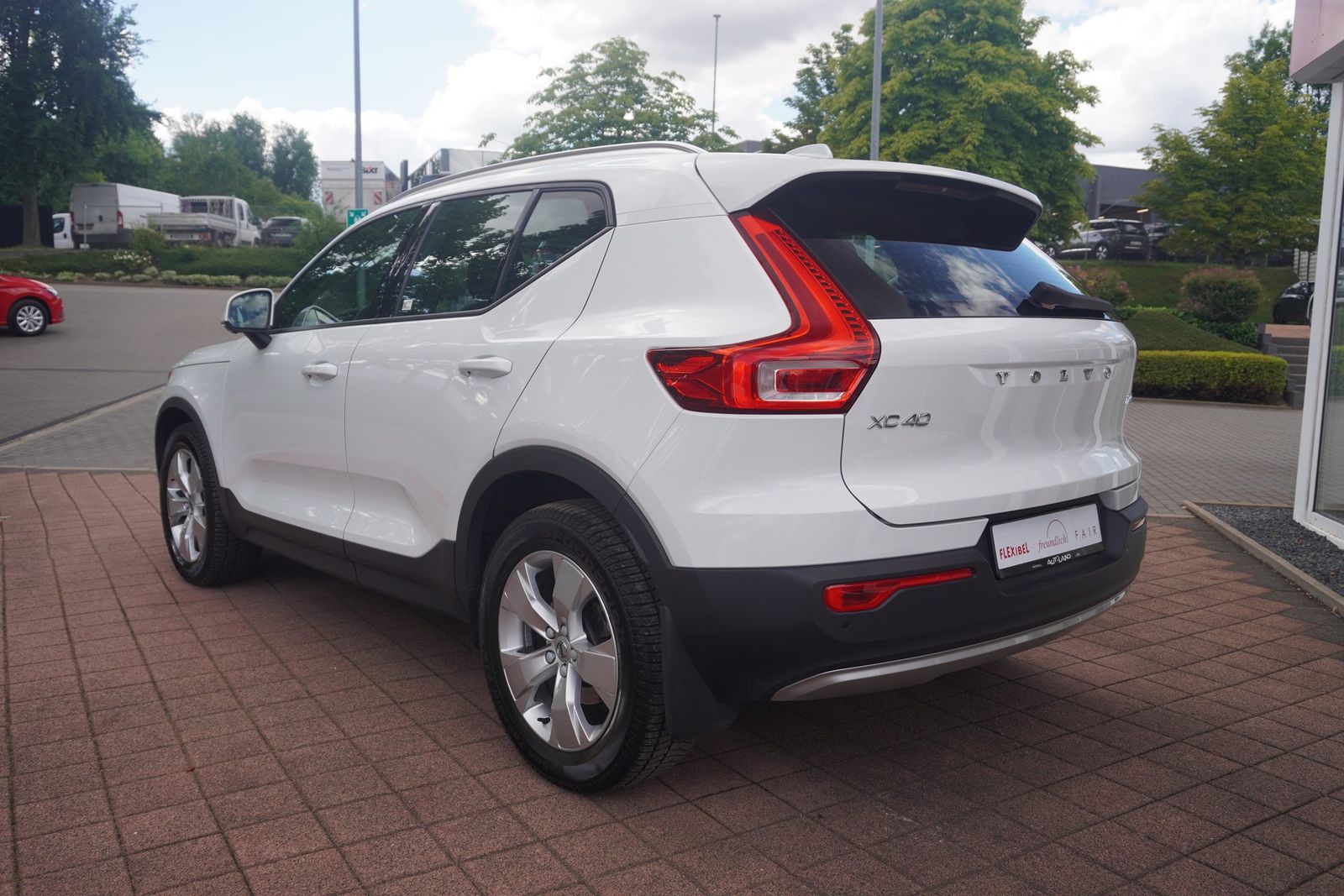 Volvo XC40 2.0 Momentum AWD Aut LED 360° Panorama Navi foto 3