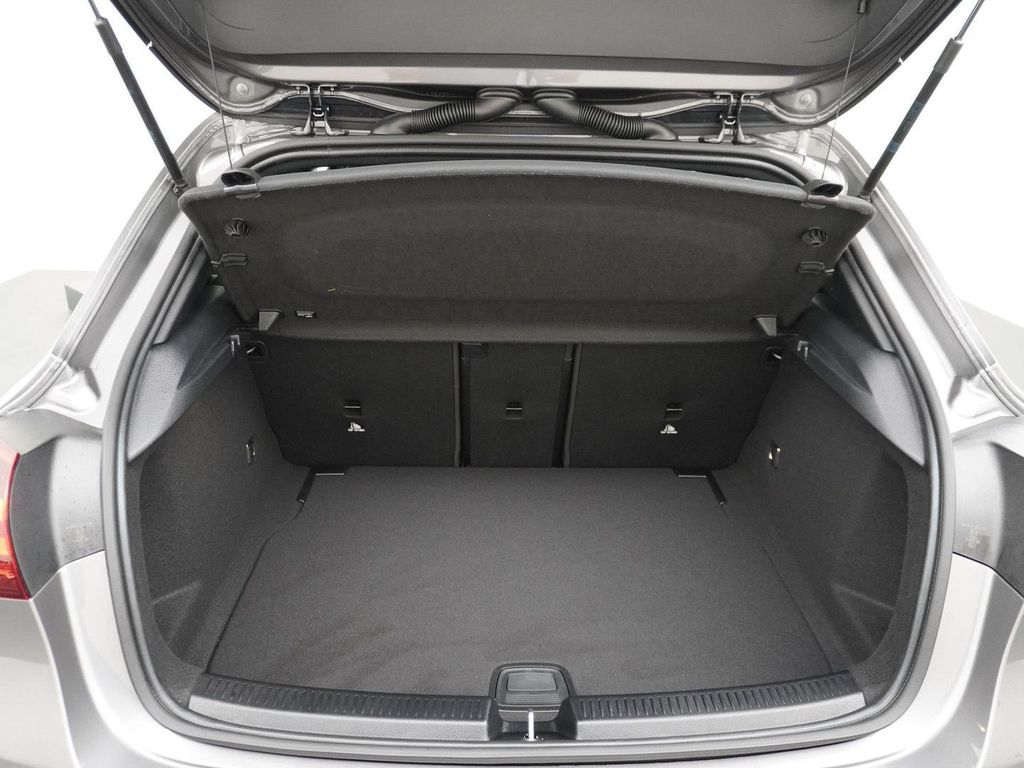 Mercedes-Benz A 180 Star Edition AMG Line | Voorstoelen Verwar