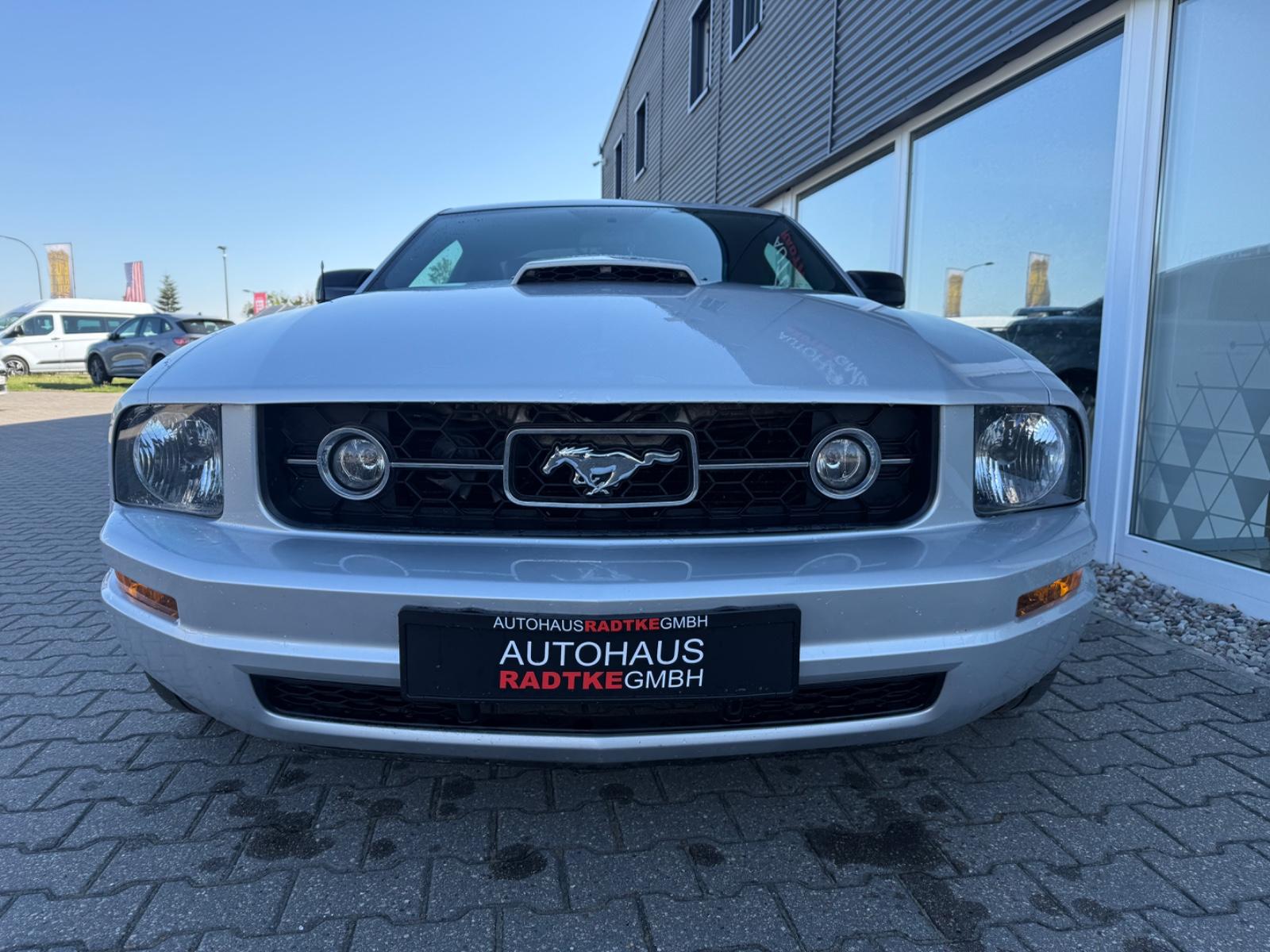 Ford Mustang Coupé 4.0 V6 290ch - Climatisation - Carnet entretien - Vitres teintés - Pneus été