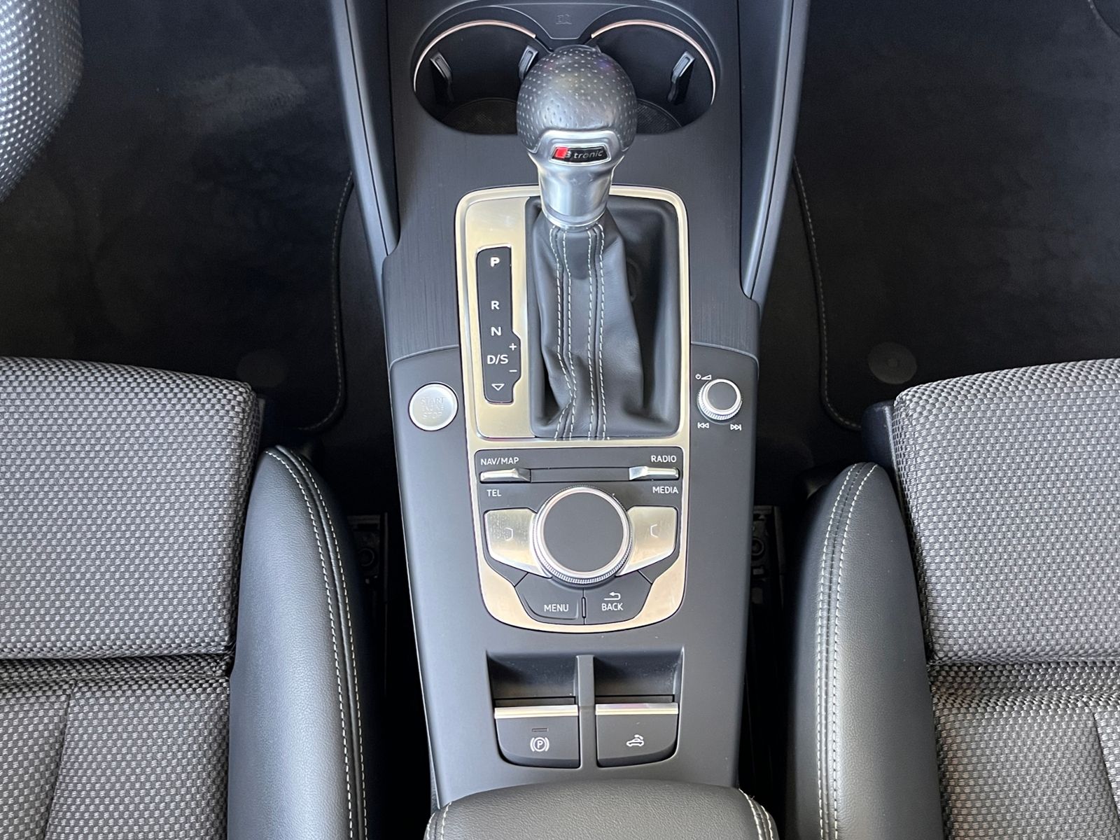 Fahrzeugabbildung Audi A3 Cabriolet 35 TFSI S line sport LED NAV PDC