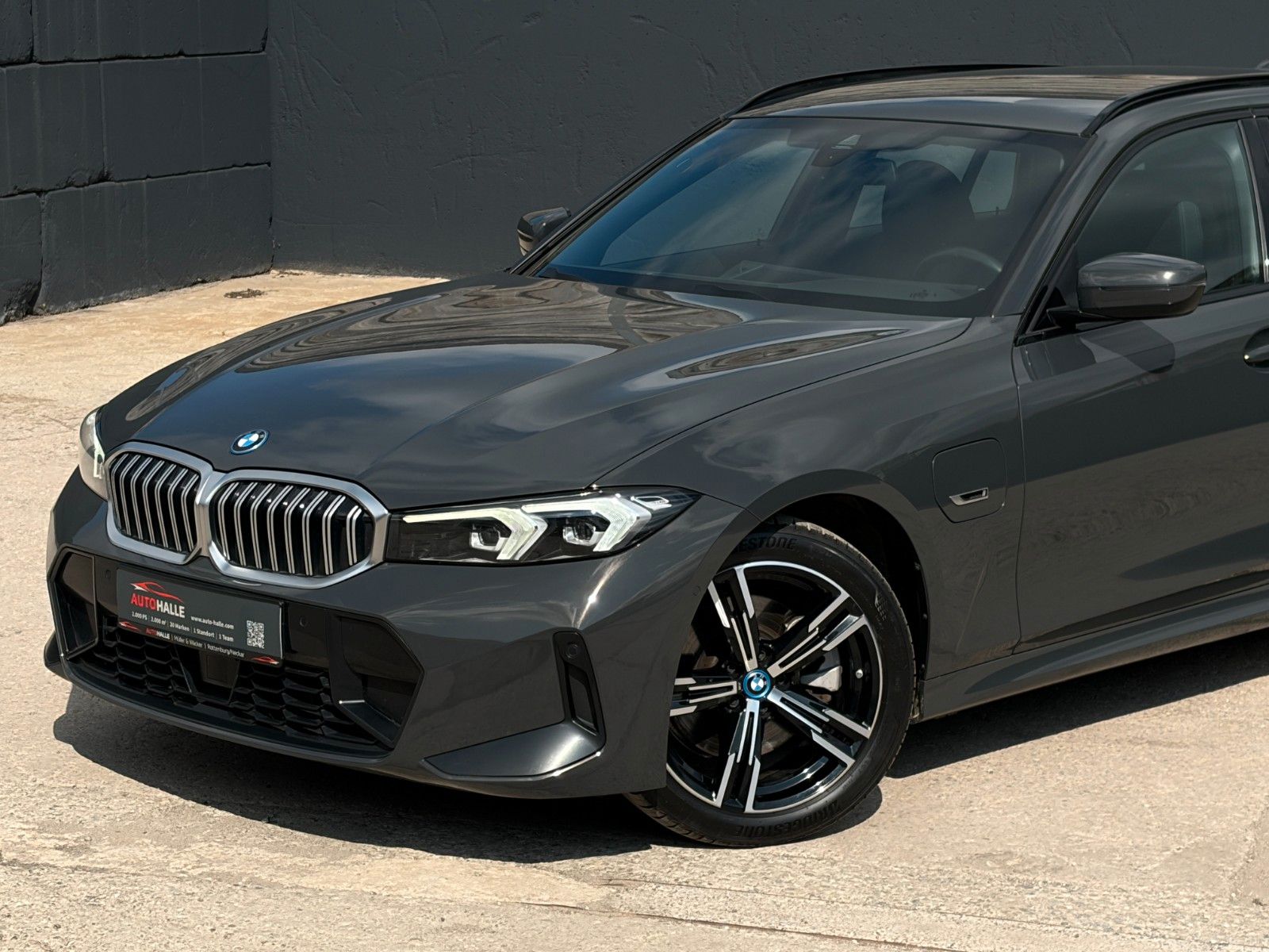 Fahrzeugabbildung BMW 330e Touring M Sport Alcan. Anthra. LC+ AHK H&K