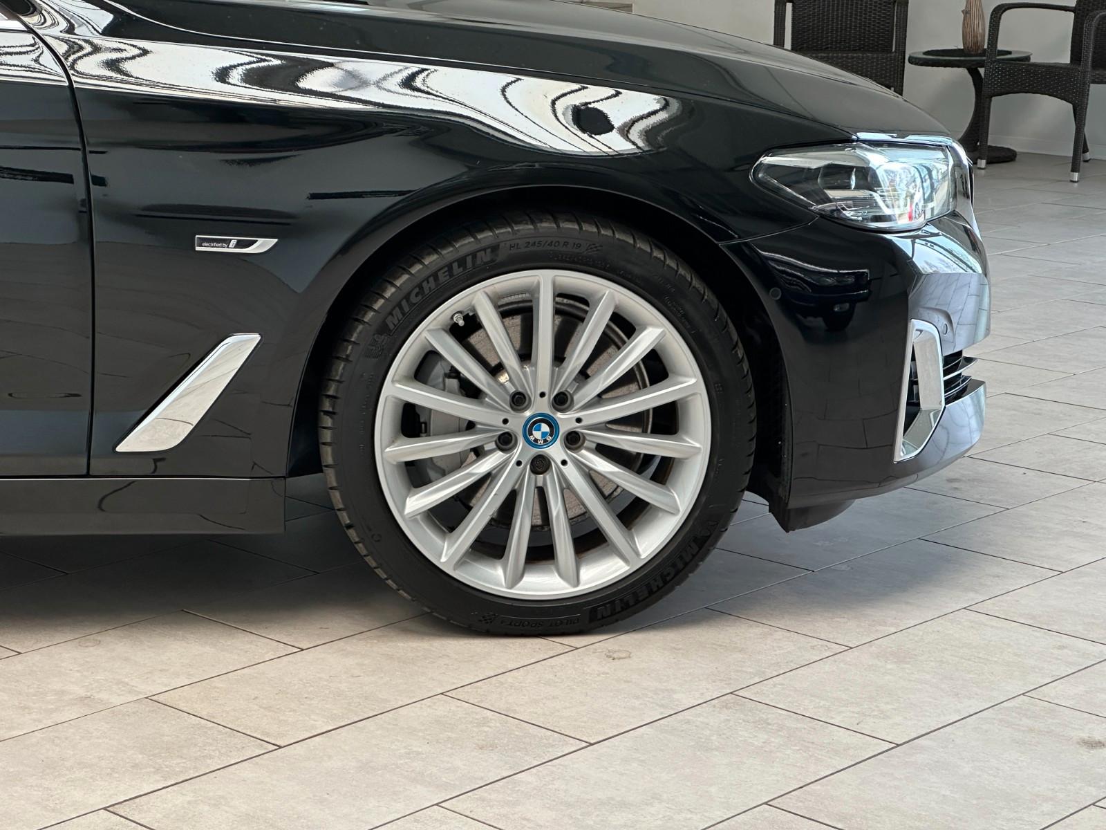 BMW 530e Touring Aut Luxury Line Navi*Leder*LED*1.Hd