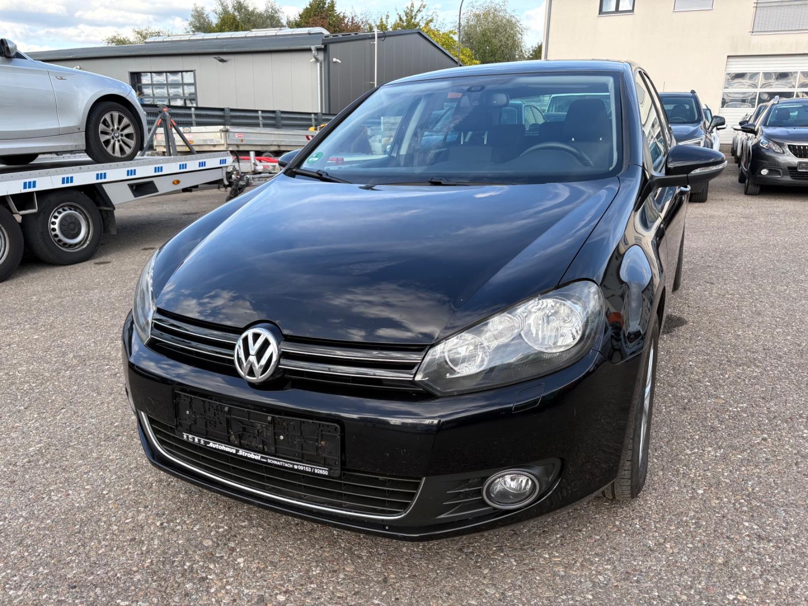 Volkswagen Golf 2011 — rear view