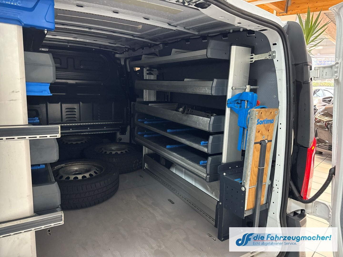 Fahrzeugabbildung Mercedes-Benz Vito Kasten 114 CDI BT RWD extralang AHK Parkle