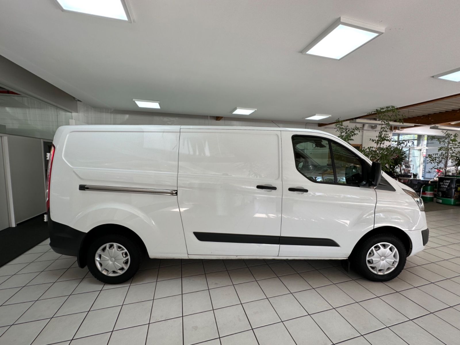 Fahrzeugabbildung Ford Transit Custom Kasten 310 L2 *Trend*Klima*