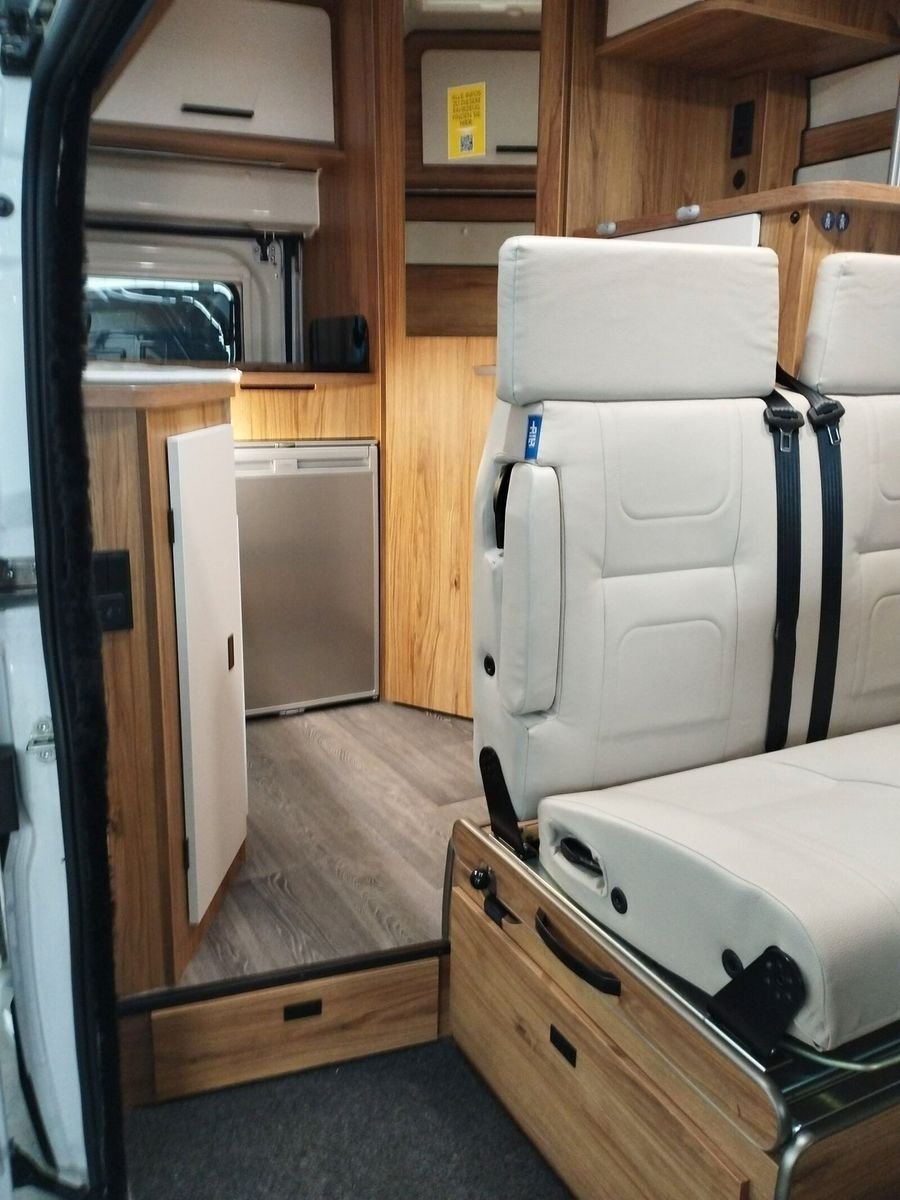Fahrzeugabbildung Karmann Dexter DE 550 140 PS, Rückfahrkamera