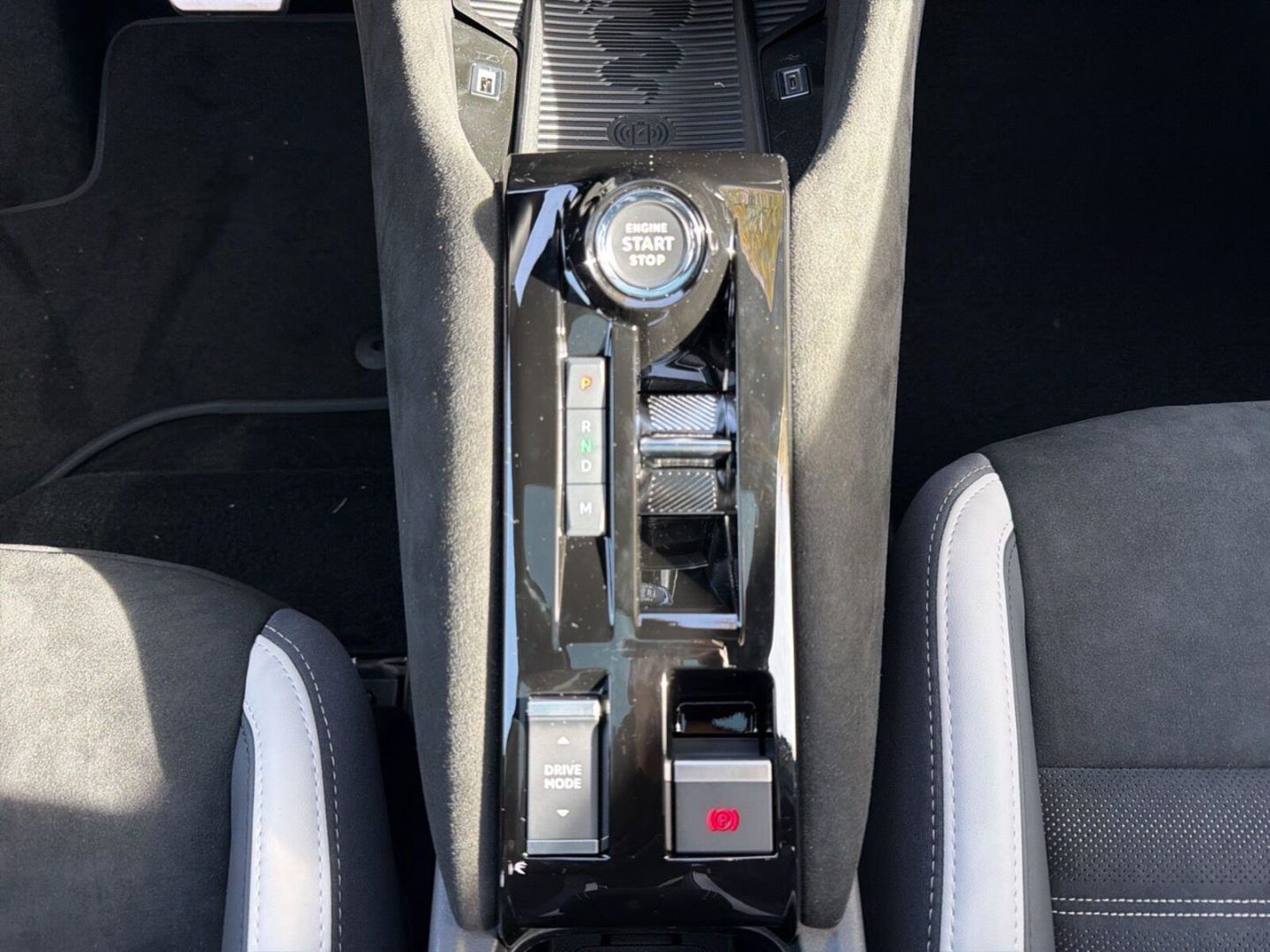 Fahrzeugabbildung Alfa Romeo Junior Ibrida 1.2 VGT 48V-Hybrid 107 kW Sport Sp